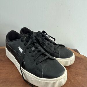 Puma Black Faux Leather Runninh Shoes Sneakers White Bottom treads 8.5